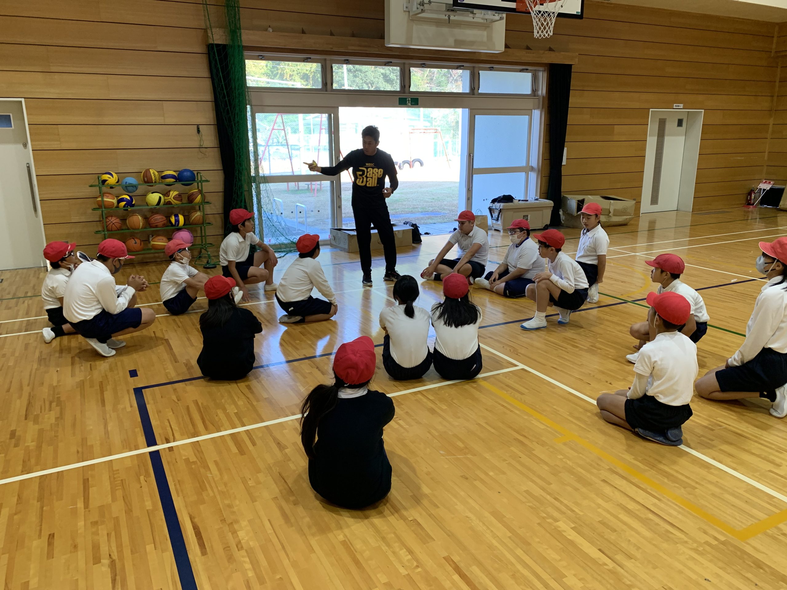 出前授業「薬づくり体験」「BASEBALL5」in　室生小学校